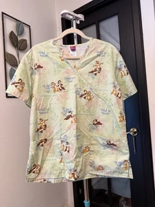 Wonderful World Of Disney Green M Scrub Top Chip & Dale Chipmunks Friends 4Ever - Picture 1 of 3