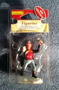 Lemax - Bell Ringing Fireman - Village Collection - 52018 - Figur - Neu - Bild 1 von 2