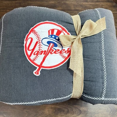 NEW POTTERY BARN TEEN MLB QUILT F/Q 86"SQ APPLIQUÉD BASEBALL TEAM LOGOS PERCALE - Image 1 of 4