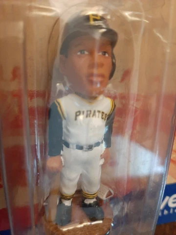 Roberto Clemente Pittsburgh Pirates Mini bobs magnetic bobblehead FOCO NIP Clear Cover