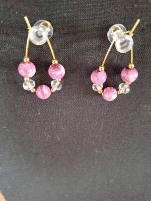 Pendientes con cuentas rosa Foto 1 de 2