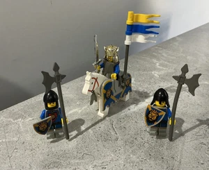 Lego Castle Figur König zu Pferd mit zwei Wachen Löwenritter Vintage - Bild 1 von 7