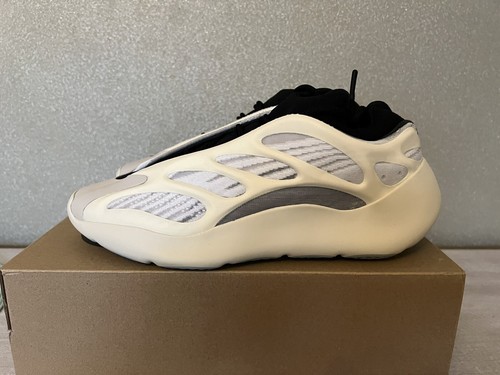 Adidas Yeezy 700 v3 Azael US9 UK8.5