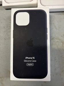 Funda de silicona con MagSafe para Apple iPhone 15 - Negra - Imagen 1 de 2