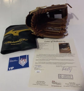 CHIPPER JONES Autograph Signed Retirement Atlanta Braves Baseball Glove RARE COA - Picture 1 of 8