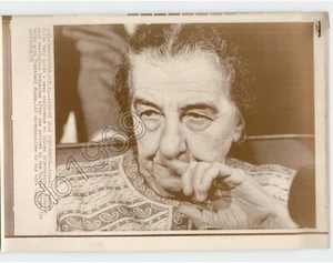 ISRAEL Premier GOLDA MEIR Conferencia DULLES Internado. Foto de prensa del aeropuerto de 1973 - Imagen 1 de 2
