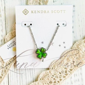 KENDRA SCOTT Clover Silver Short Pendant Necklace NWT - Picture 1 of 4