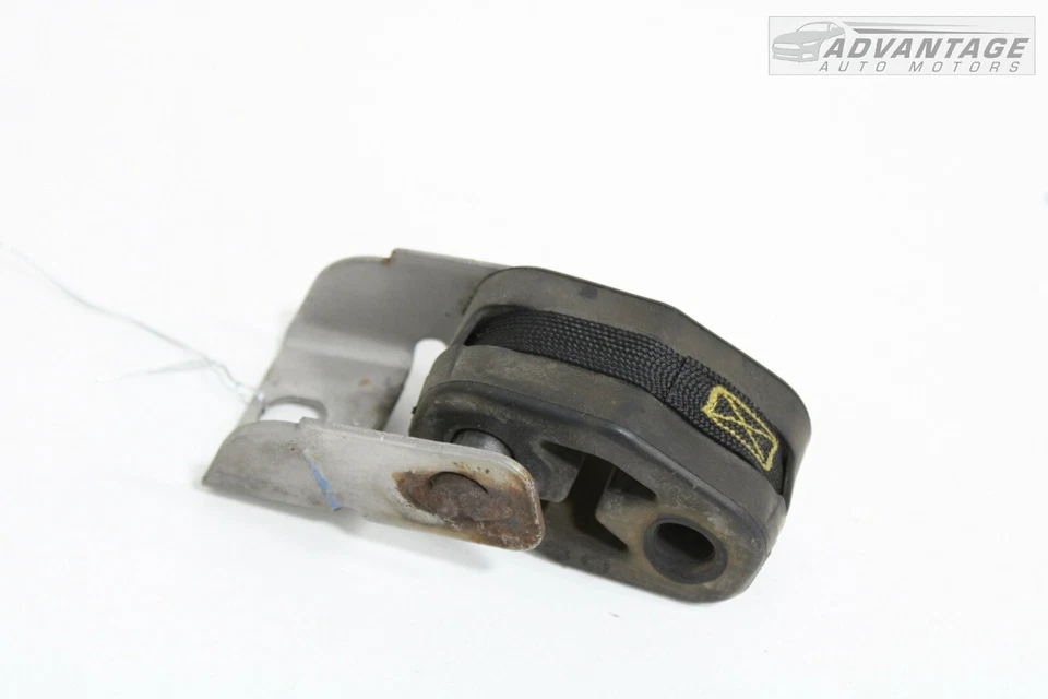 CHRYSLER 300 2015-2021 SOPORTE AISLANTE TUBO ESCAPE TRASERO IZQUIERDO OEM Foto 1 de 4