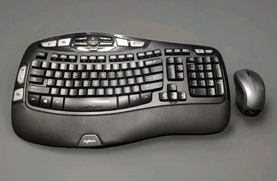 Juego de teclado y mouse inalámbricos Logitech K350 con dongle unificador Foto 1 de 4