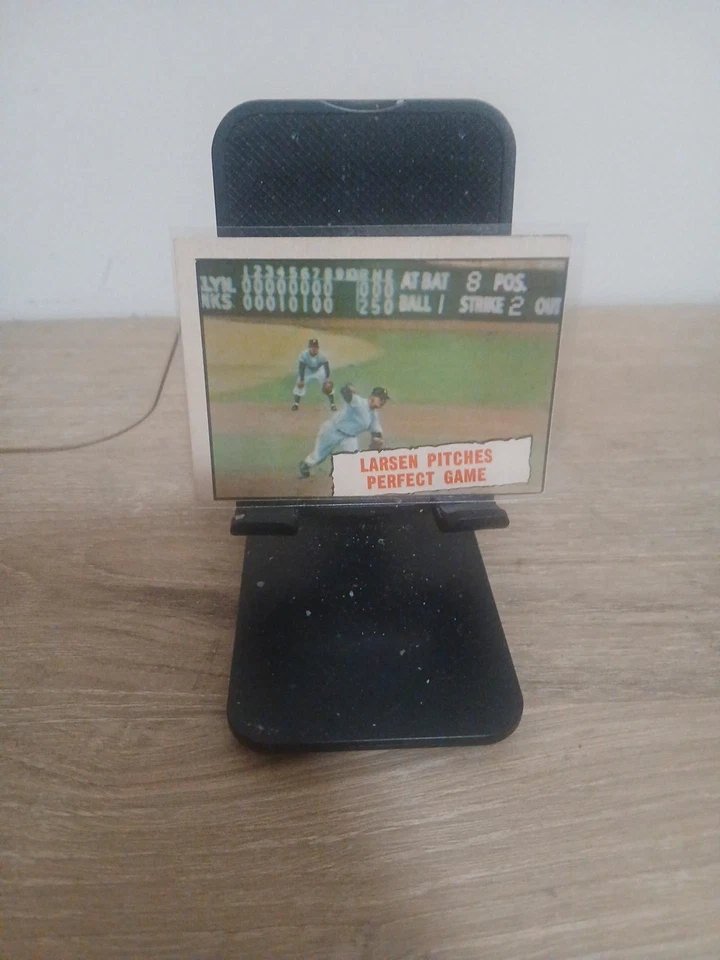 1961 Topps  Don Larsen # 402 New York Yankees - Image 1 of 2