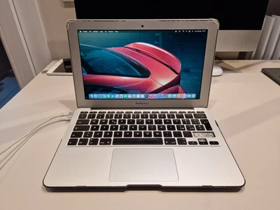 MacBook Air 11", Mid 2012 - 1.7GHz i5 - 4GB RAM - SSD 128GB - Immagine 1 di 4