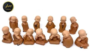 12 kleine Mönchsskulptur chinesischer Stil Harz handgeschnitztes Ornament Heim Auto Dekor - Bild 1 von 12