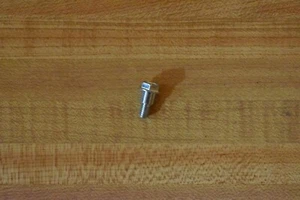 Briggs and Stratton Screw 94511, new in package (A3B) - Picture 1 of 3