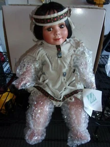 Muñeca de porcelana indígena nativa americana vintage de Jan Garnett - Imagen 1 de 3