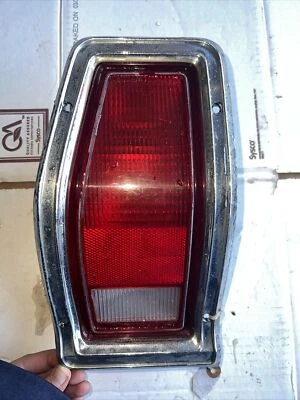 Dodge Aspen Wagon 1976-1980 genuino fabricante de equipos originales lámpara trasera izquierda luz trasera del lado del conductor Foto 1 de 4