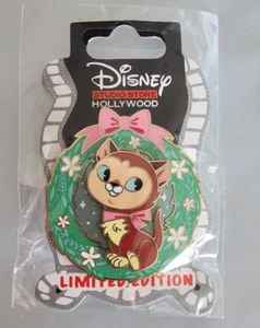 DISNEY PIN Dinah Alice In Wonderland CHRISTMAS WREATH DOUBLE LAYERED PIN - Picture 1 of 3