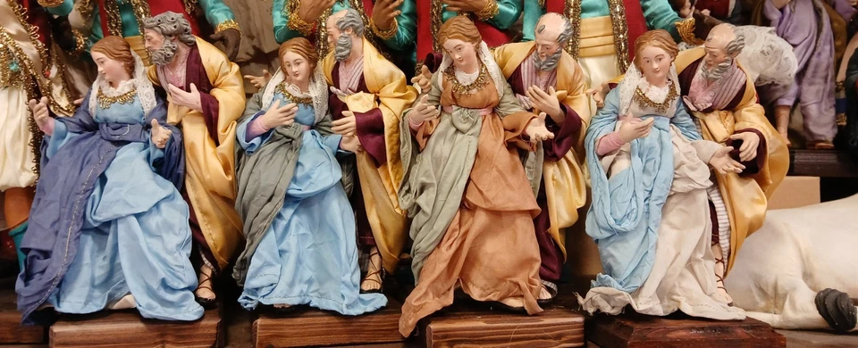 NATIVITA'IN TERRACOTTA DIPINTE A MANO 20 CM CON BASE  - Immagine 1 di 1