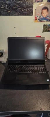 ALIENWARE M17 R5 - ACTUALIZADO CON RATÓN CORSAIR Y CARGADOR Foto 1 de 4