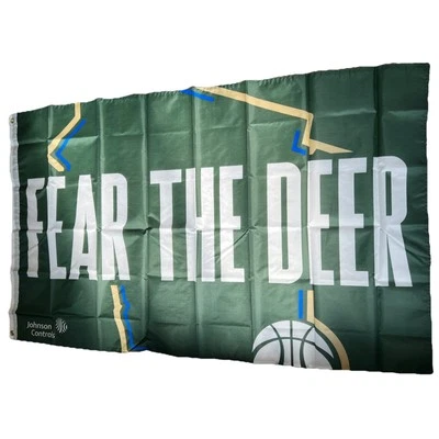 Milwaukee Bucks FEAR THE DEER Bandera SGA Juego 5 Playoff 26/04/2023 59x35 Foto 1 de 4