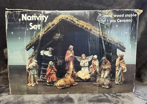 Vintage Weihnachtskrippe 11-teilig Porzellan mit Holz Krippenstall 1992 - Bild 1 von 11
