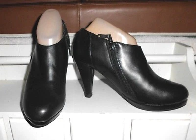 LNC* tamanho 7 CYNTHIA ROWLEY Lovebird; Sapato botinha de salto alto plataforma de couro preto  - Imagem 1 de 4