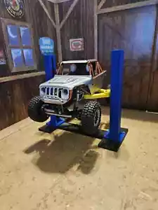 1/24 MICRO HOIST CAR LIFT AXIAL SCX24 B17 BETTY JL DEADBOLT C10 RC4WD CRAWLERS - Picture 1 of 2
