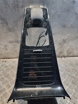 CONSOLA PORTAVASOS MERCEDES A180 A1679054700 W177 1.3L HATCHBACK 2022 Foto 1 de 4