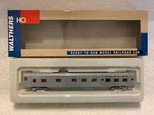 Walthers #932-6720 HO Scale Undecorated Pullman-Standard 6-6-4 Sleeper - Bild 1 von 3