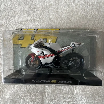 Valentino Rossi Yamaha YZR-M1 Valencia 2005   1:18 Scale  - Image 1 of 4