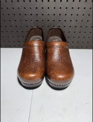 Zapato zueco Dansko Professional XP para mujer, floral mecanizado marrón 38 Foto 1 de 4