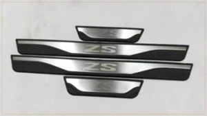 PLACAS RASPADURAS UMBRAL PUERTA MG ZS LOGOTIPO PLATEADO SOBRE SUSTRATO ABS - MG006 - Imagen 1 de 3