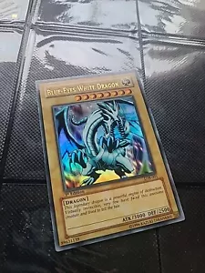 YUGIOH 1st Edition Legend Blue Eyes BLUE-EYES WHITE DRAGON LOB-001 Asian English - Picture 1 of 8