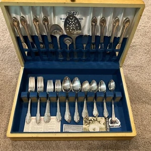 1847 ROGERS BROS Silver Plate Flatware Set 54 Pc Set REMEMBRANCE - Picture 1 of 5