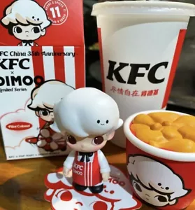 POP MART x DIMOO x KFC Cina 35° Anniversario KFC Secchio Giocattolo Arte Regalo Segreto - Foto 1 di 7