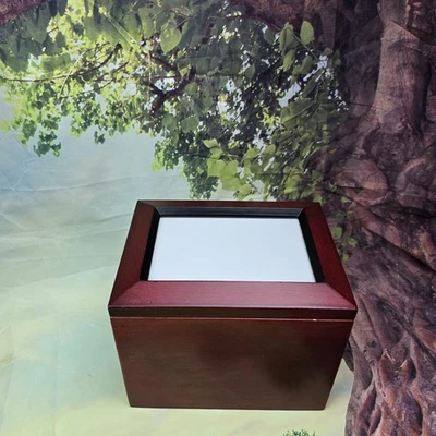 Винтажная деревянная коробка для хранения фотографий 8x8x6 дюймов с разделителями и стеклянным верхом - Изображение 1 из 4