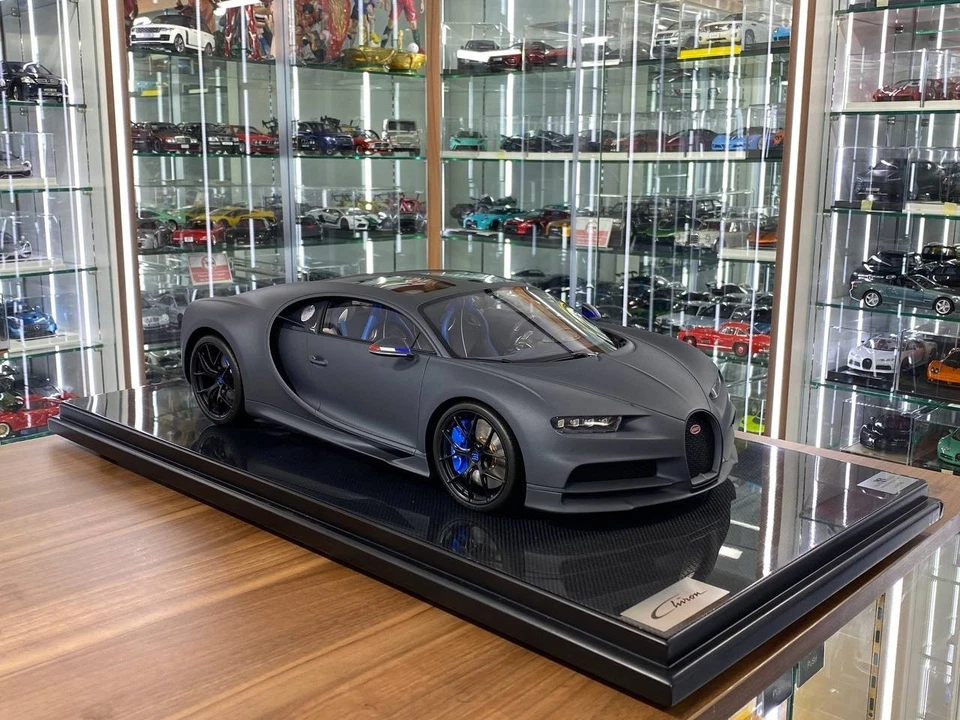 Bugatti Chiron– MR Collection Grey matt / Carbon Fiber -Limited 500  [1/8 Resin] - Image 1 of 4