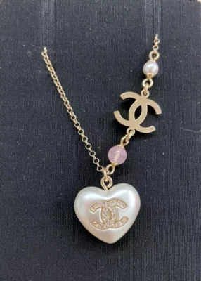 Genuino CHANEL 21B CC Coco Neige Cristal Corazón Colgante Collar Foto 1 de 4
