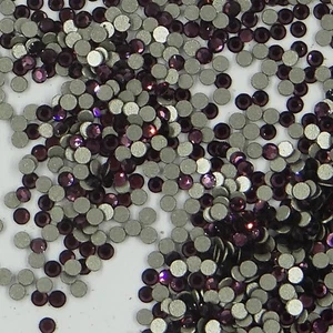 2000 SS7 A: 100 Swarovski Strasssteine flacher Boden SS7 (2,2mm) AMETHYST - Bild 1 von 4