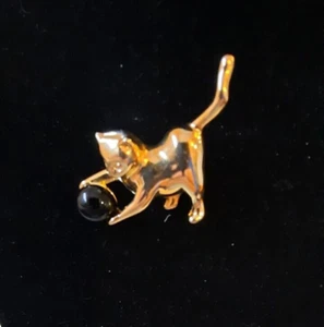 VINTAGE GOLD TONE WITH BLACK BALL CAT BROOCH - Picture 1 of 4