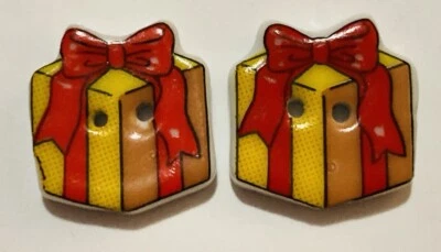 2 VTG Ceramic Buttons Yellow Brown Christmas Gifts Boxes Red Ribbon 2 Hole 3/4" - Image 1 of 4