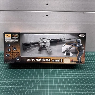 Easy Model 39110 M4A1RIS Series 2 modelo escala 1:3 A2 - Imagem 1 de 3