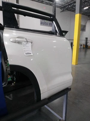 Used Rear Right Door Assembly Rear Side fits: 2016 Toyota Highlander w/o automat - Imagem 1 de 4