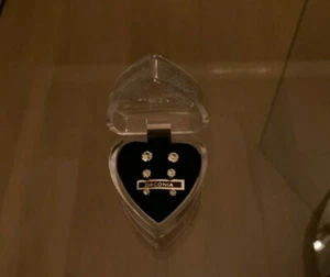 3 Paar Ohrstecker rund geschliffen klar Zirkonia in herzförmiger Box - Bild 1 von 3