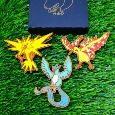 Imán Pokémon Legendario Madera, Fanático de Videojuegos Nerd, Regalo Anime Geek Personalizado Foto 1 de 4