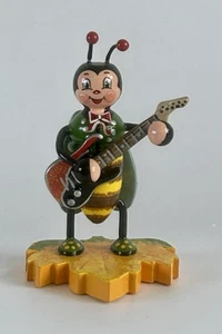 711/25 Hummel mit E-Gitarre Westerngitarre Käferorchester Hubrig Erzgebirge - Picture 1 of 5