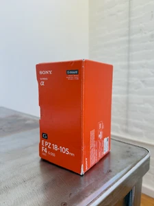 Sony E PZ 18-105mm f/4 G OSS Lens MINT Condition w/ Original Box - Picture 1 of 2