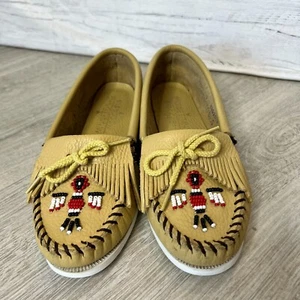 Minnetonka Moccasins Womens Size 7 Beige Beaded Thunderbirds Bow Flats Natural - Picture 1 of 13