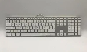 Apple A1243 Wired Keyboard USB 2.0 - QWERTY - Spanish - White (MB110Y/B) - Picture 1 of 1