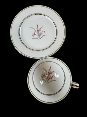 Juego de tazas y platillos Noritake Kent 5422 rosa floral borde plateado Japón - Reemplazos Foto 1 de 4
