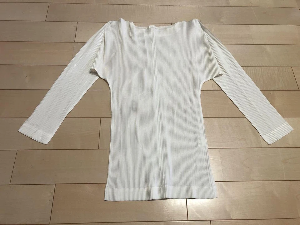 USADO ISSEY MIYAKE PLISSADO MANGA LONGA BRANCO ACEITÁVEL - Imagem 1 de 4